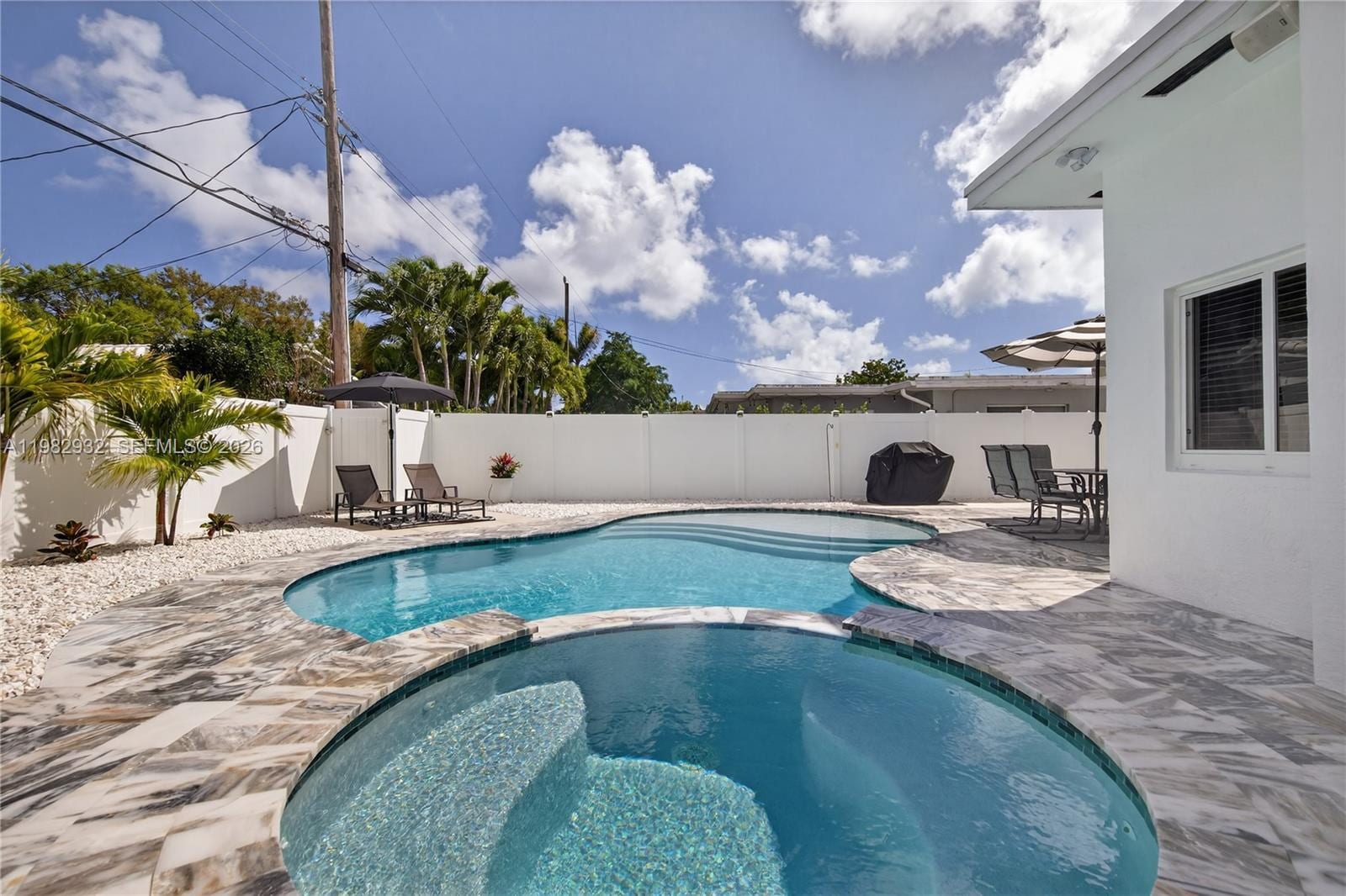 Building Photo - 2161 NE 62nd St