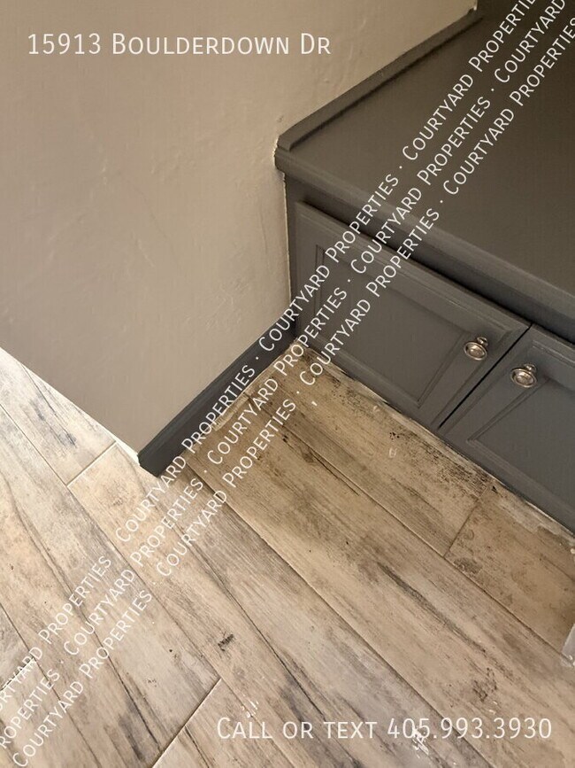 Building Photo - 15913 Boulderdown Dr