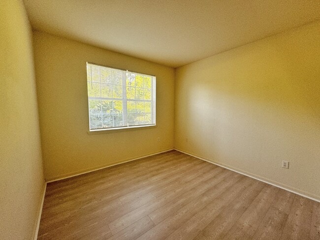 Building Photo - First floor, 3BR/2BA with garage Villa San Marco Condo