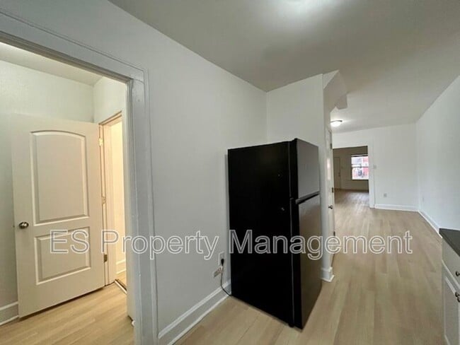 Building Photo - 2960 N Park Ave