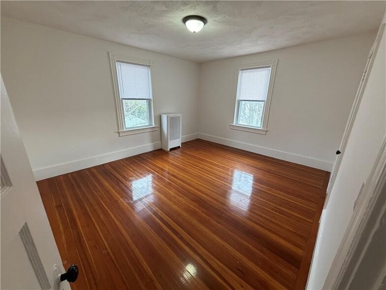 Building Photo - 532 Post Rd