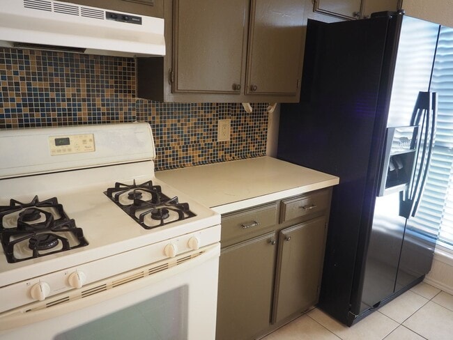 Building Photo - 1401 Hermitage Dr