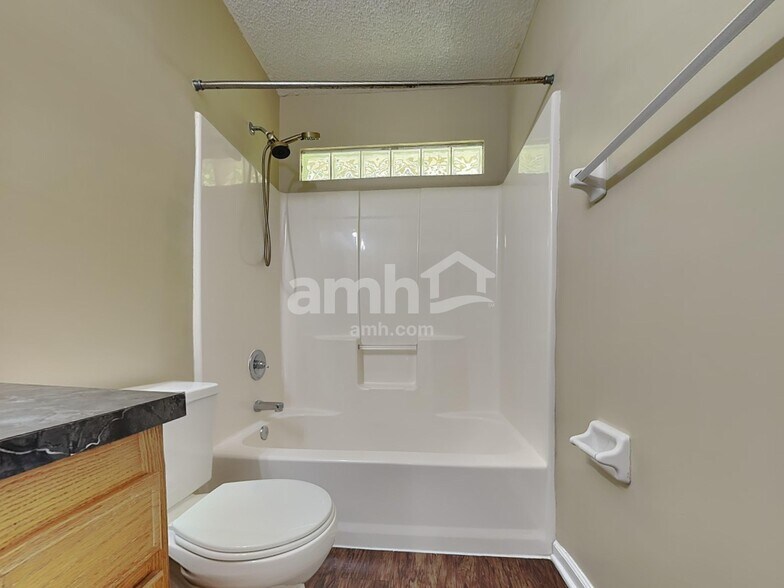 Building Photo - 325 Willow Green Dr