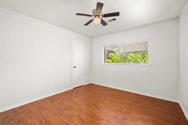 Building Photo - 8806 Langdon Ln