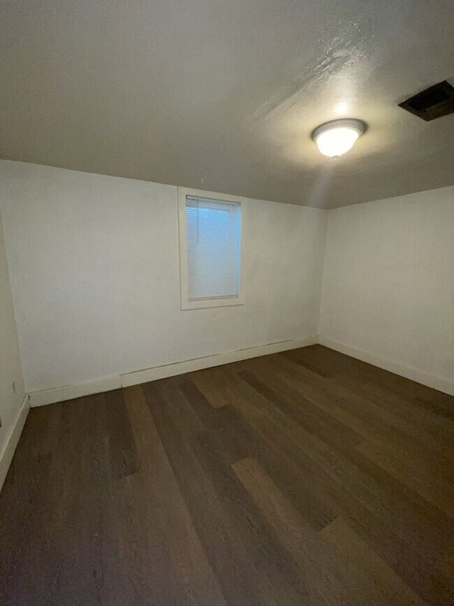 Building Photo - STUDENTS WELCOME! Campus West 5 Bed 2 Bath Ranch w/ Finished Basement