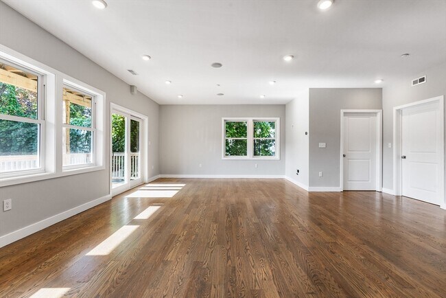 Building Photo - 10 Ruthven Park