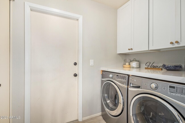 Building Photo - 5202 E Sheena Dr