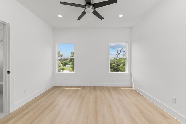 Building Photo - 3344 Sauer St