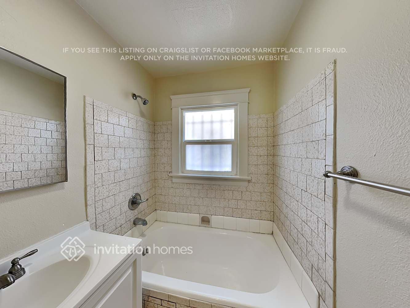 Building Photo - 2048 W 65th Pl