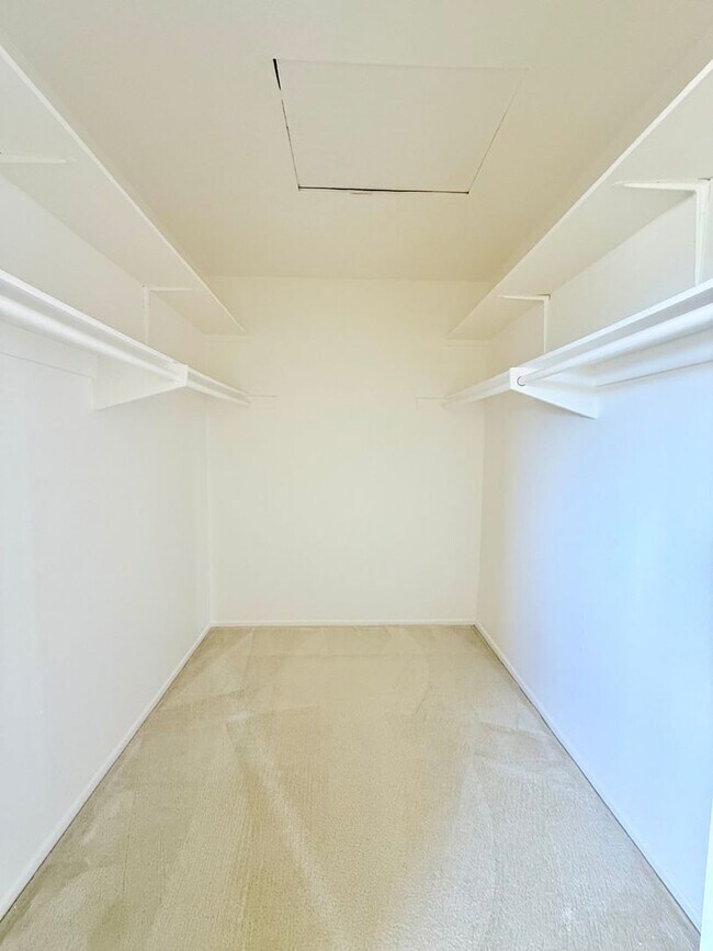 Building Photo - 3Bed/3Bath House Plus Office in South Torr...