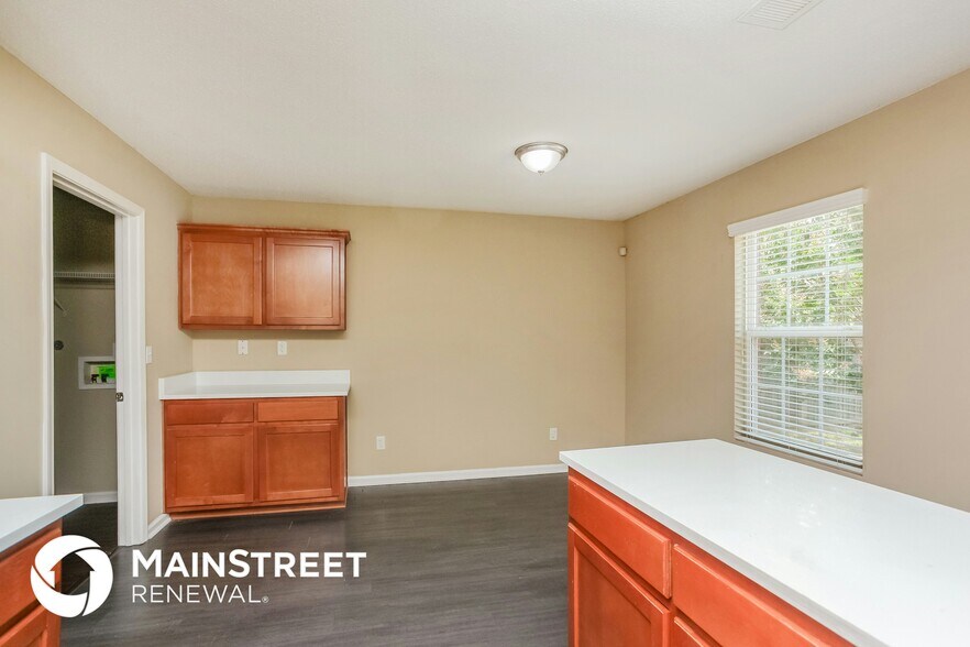 Building Photo - 9996 Chariden Dr