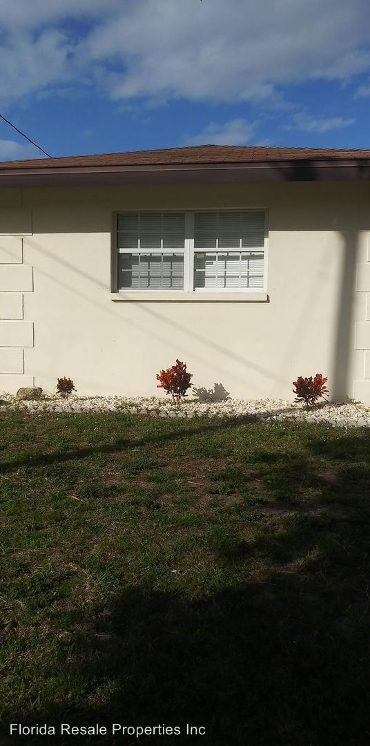 Building Photo - 605 SE 13th Terrace