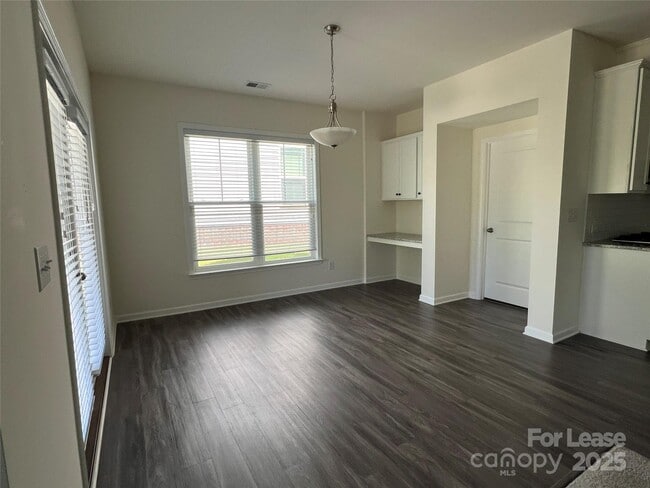 Building Photo - 1024 Argentium Way