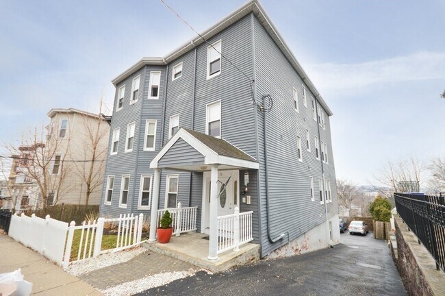 Building Photo - 78 Franklin Ave