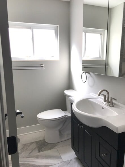 Building Photo - 626 S Main St