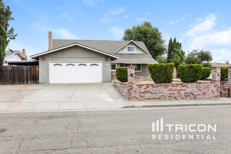 Primary Photo - 344 Gardenia Cir