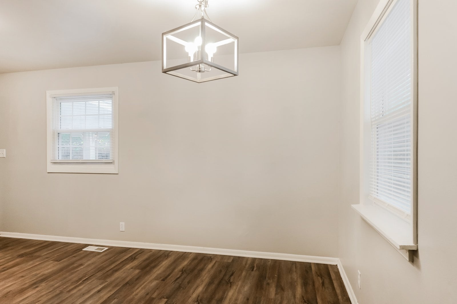 Building Photo - 1933 Dequincy St