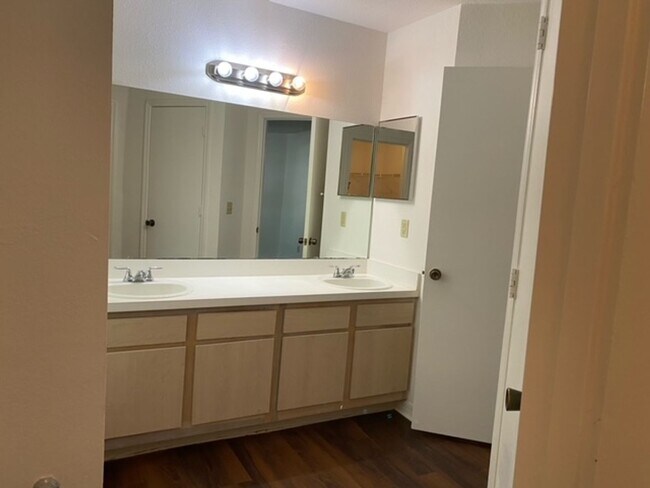 Building Photo - Stylish 2 Bed, 2 Bath Condo with New Vinyl...