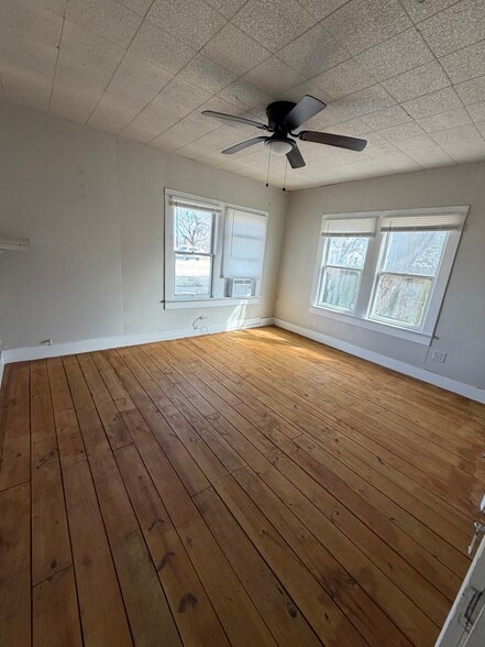 Building Photo - 905 W Main St