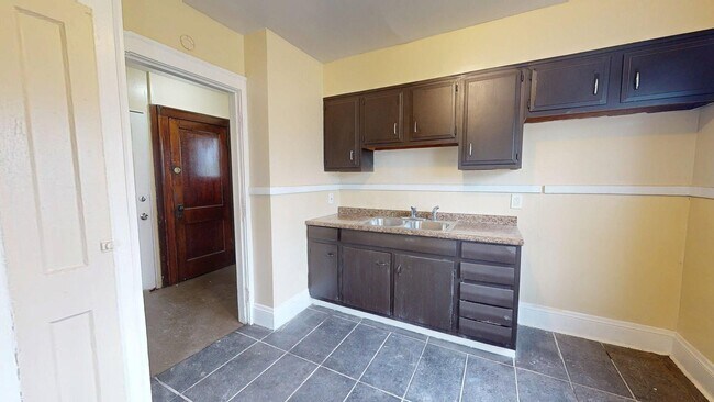 Building Photo - 3045 E 130th St