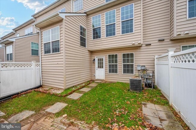 Building Photo - 23029 Birch Mead Rd