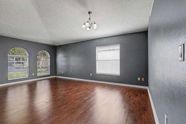 Building Photo - 30936 Baclan Dr