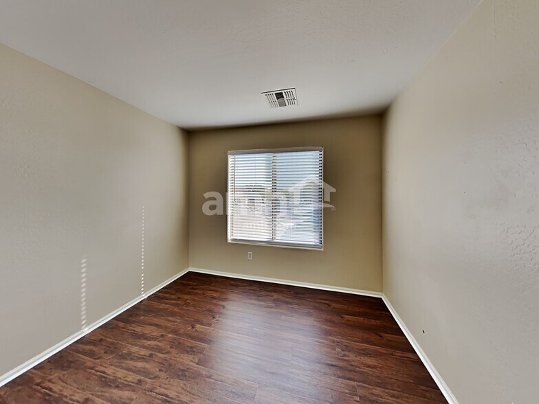 Building Photo - 3024 S 161st Dr