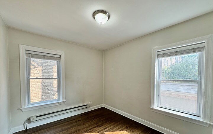 Building Photo - 3825 N Greenview Ave