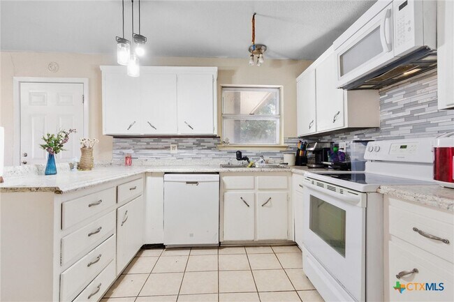 Building Photo - 1820 Gaynor Dr