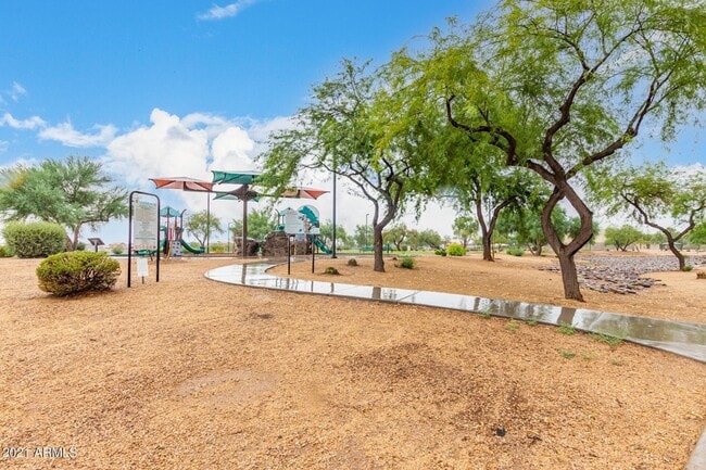 Building Photo - 8757 W Rancho Dr