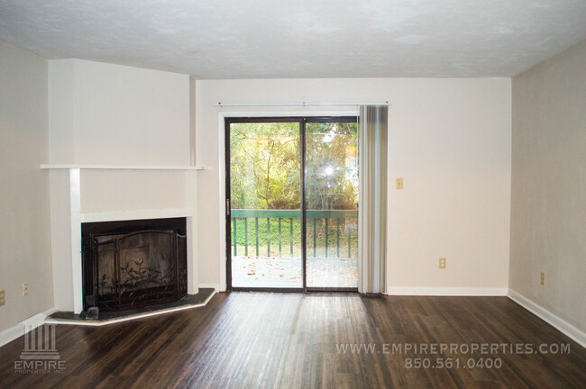 Building Photo - Townhome off Meridian Road With Fireplace!