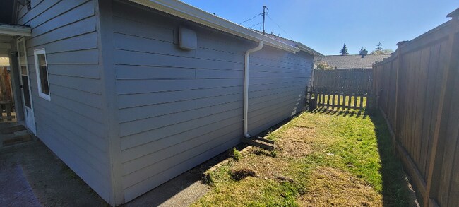 Building Photo - 26 E Marilyn Ave