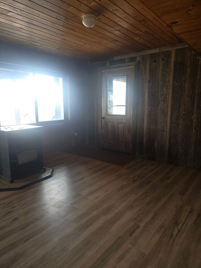 Building Photo - 17011 Cheyne Rd