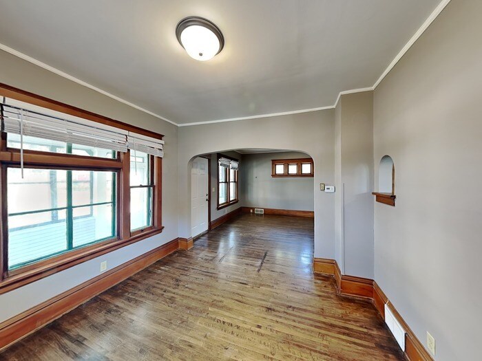 Building Photo - 1403 Barclay St