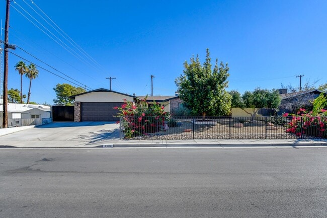 Primary Photo - Paradise Palms – No neighbors behind you – Pool – Remodeled – Furnished