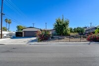 Building Photo - Paradise Palms – No neighbors behind you – Pool – Remodeled – Furnished