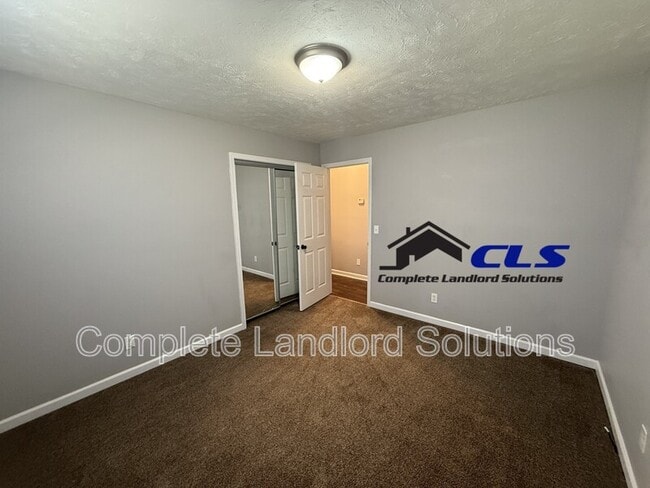 Building Photo - 886 E Dawn Dr