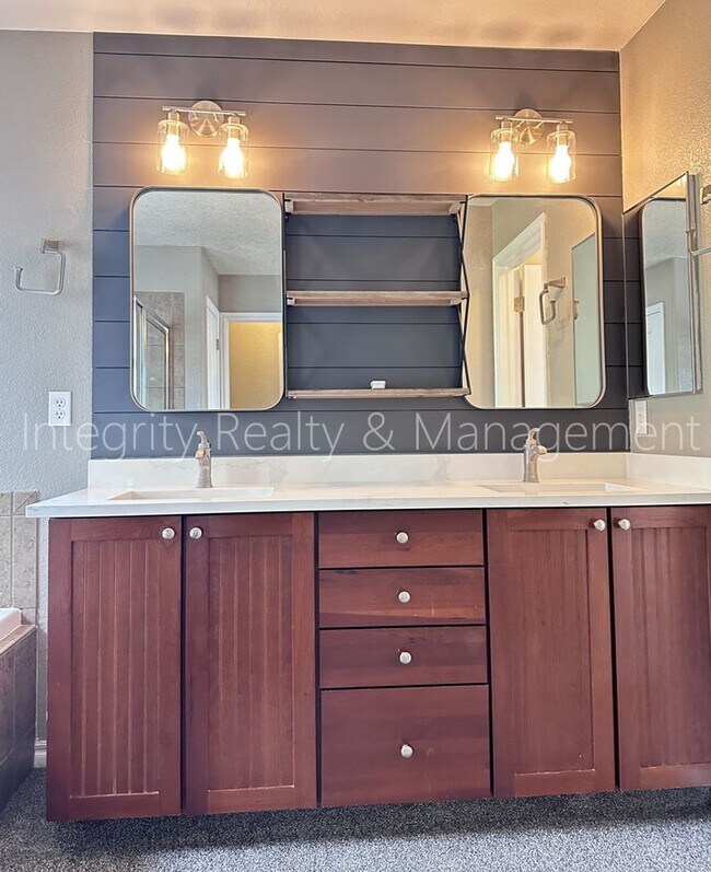 Building Photo - 10644 Wildhurst Cir
