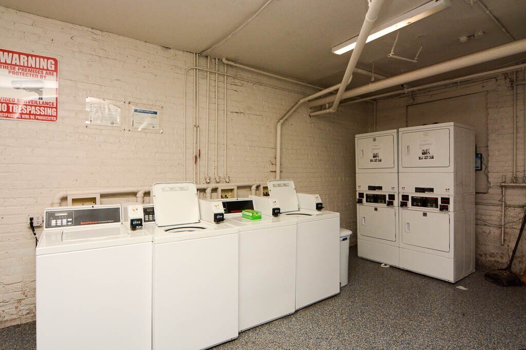 Building Photo - 2332.5 N Spaulding Ave