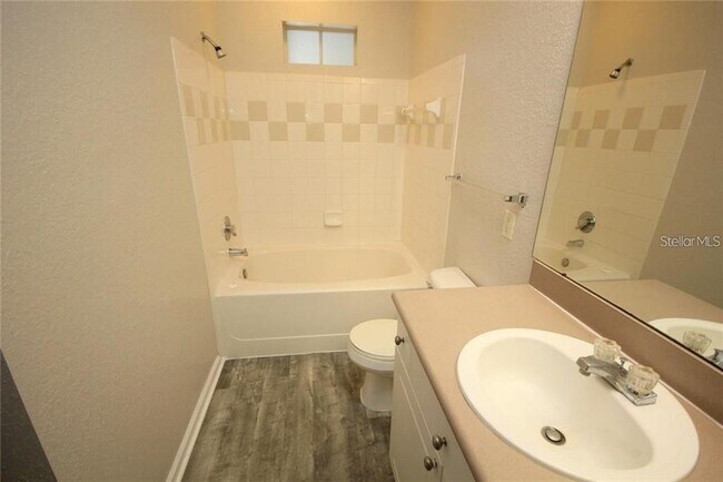 Building Photo - 9401 Crescent Loop Cir