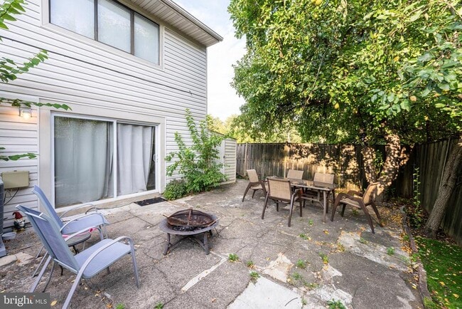 Building Photo - 300 Reneau Way