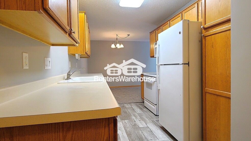 Building Photo - 725 Evergreen Cir