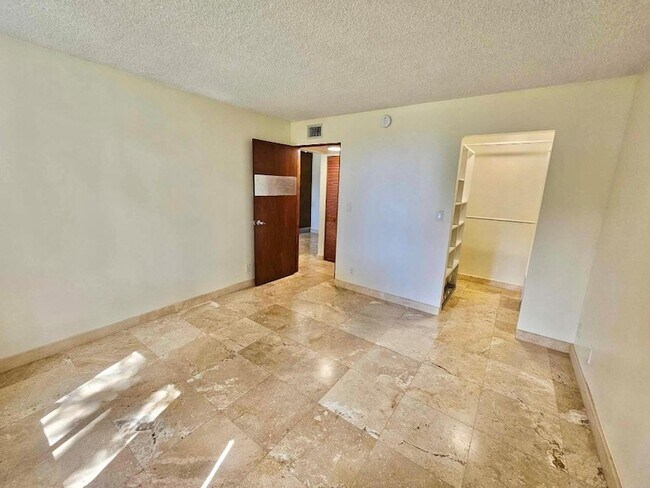 Building Photo - 851 Lyons Rd