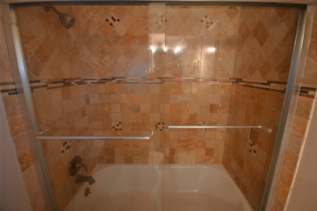 Building Photo - 8340 La Roche Ln