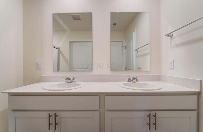 Building Photo - 852 Sunny Vale Dr