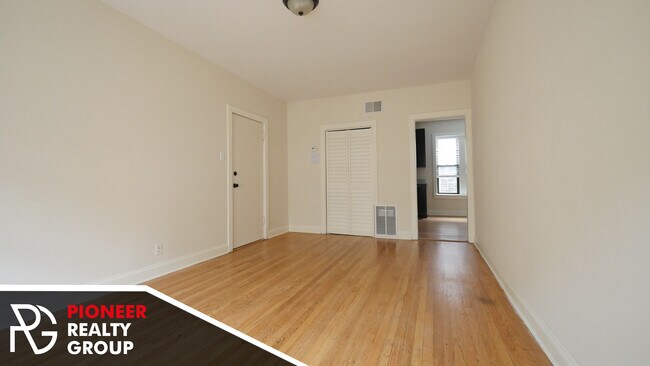 Building Photo - 4034 N Ashland Ave