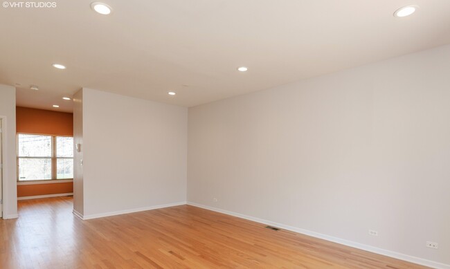 Building Photo - 4530 S Woodlawn Ave