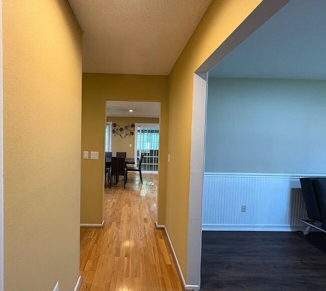 Building Photo - Beautiful 3 Bedroom 2 Bathroom House in Granda Hills