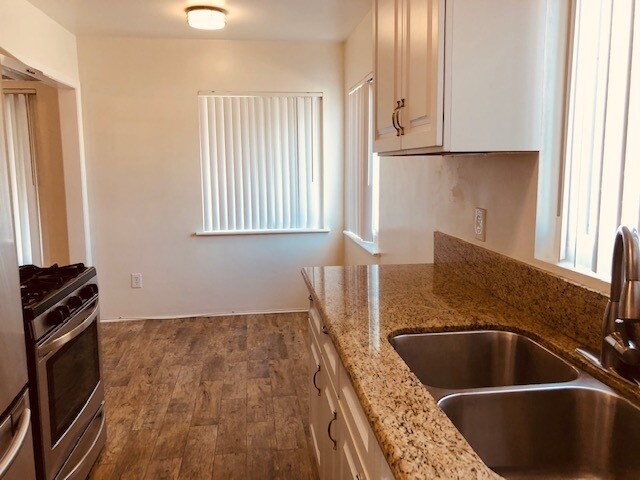 Building Photo - 112 S Chevy Chase Dr