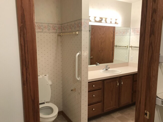 Building Photo - 783 Holly Creek Dr